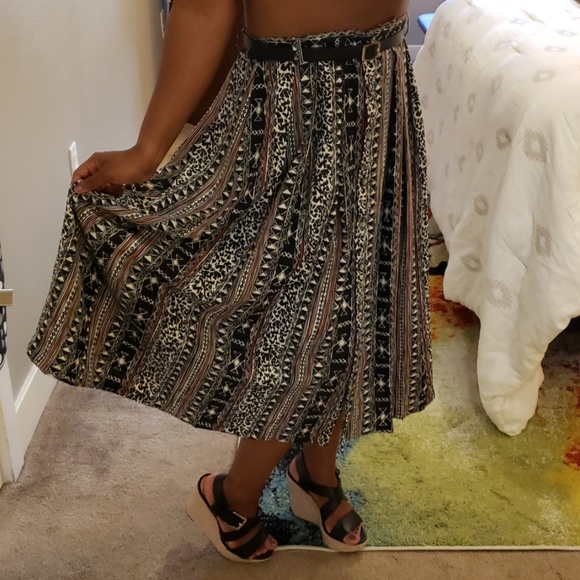 Vintage Patterned Midi Skirt with Pleats & Pockets - Picture 3 of 8